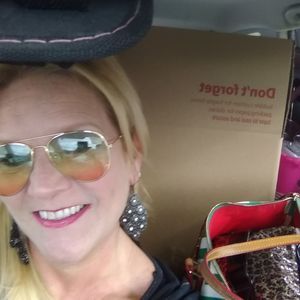 Meet your Posher, Angela